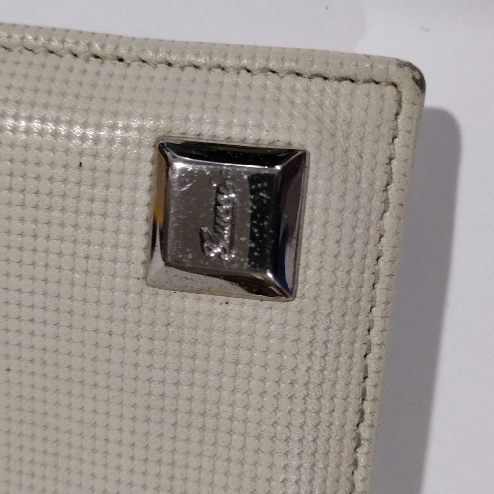 Authentic GUCCI Beige Textured Leather Wallet Silver Hardware w/ Box & Dust Bag - Picture 6 of 17